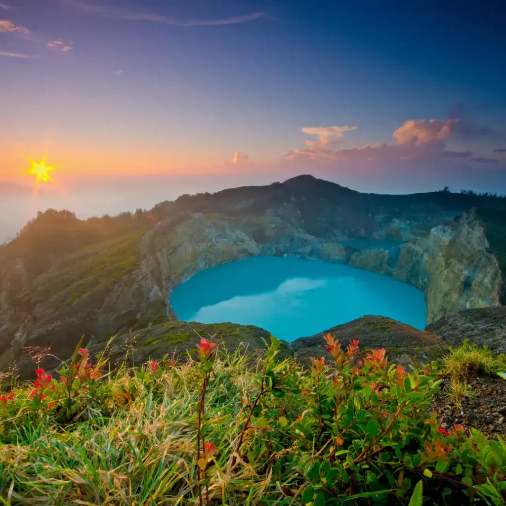Best Times of Year to Visit Kelimutu & Komodo for a Komodo Tour Package: Weather, Volcano Lakes & Sea Conditions